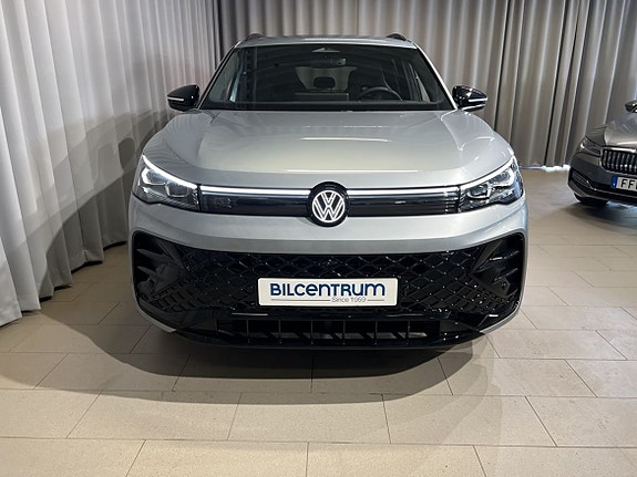 Volkswagen Tiguan 2 of 22
