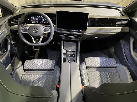 Volkswagen Passat 13 of 18