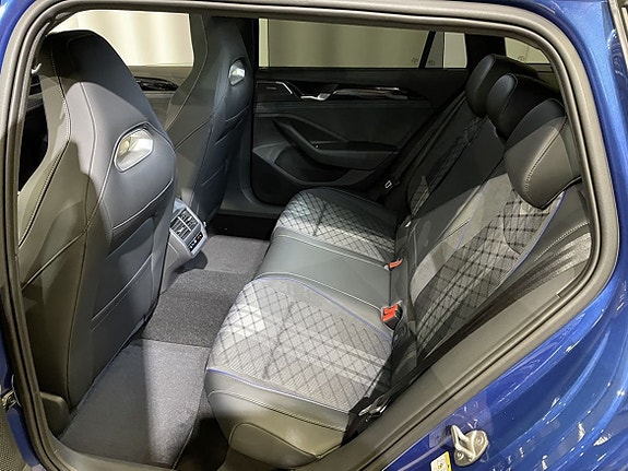 Volkswagen Passat 12 of 18