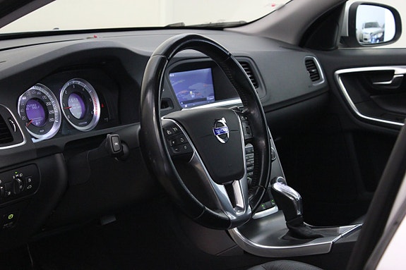 Volvo V60 10 of 23