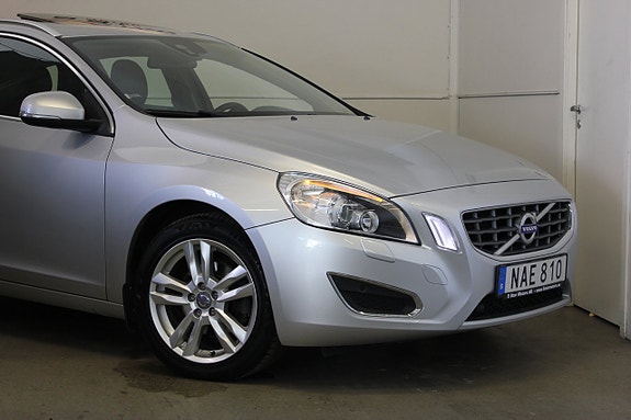 Volvo V60 2 of 23