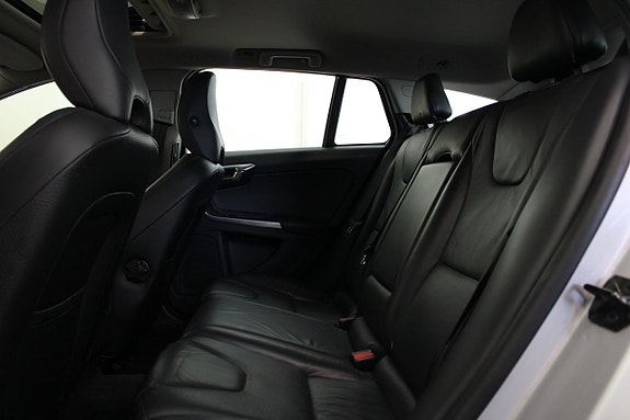 Volvo V60 14 of 23