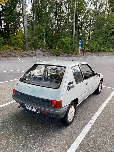Peugeot 205 2 of 10