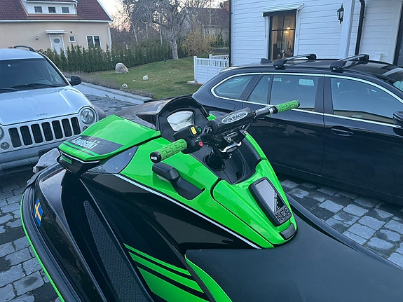 Kawasaki Ultra 310r 3 of 4