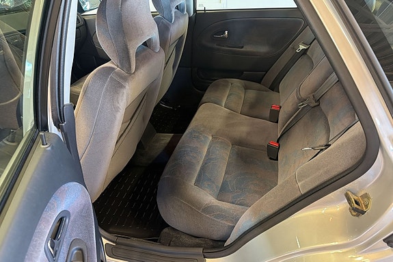 Volvo S40 9 of 11