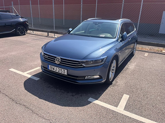 Volkswagen Passat 2 of 8