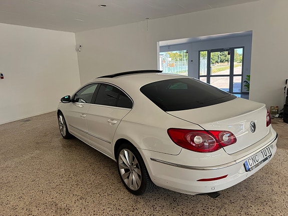 Volkswagen Passat 3 of 8