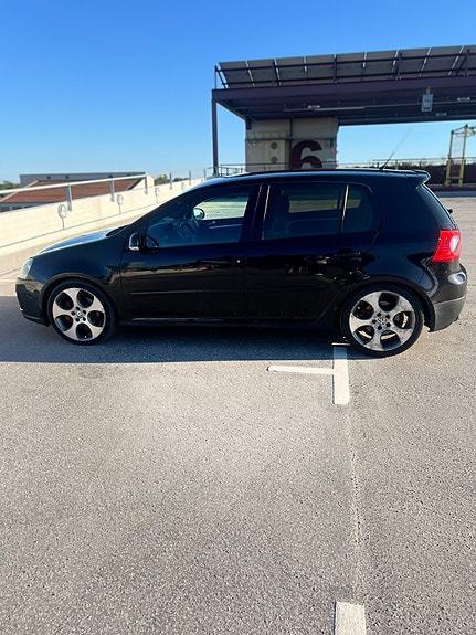 Volkswagen Golf V 2 of 5
