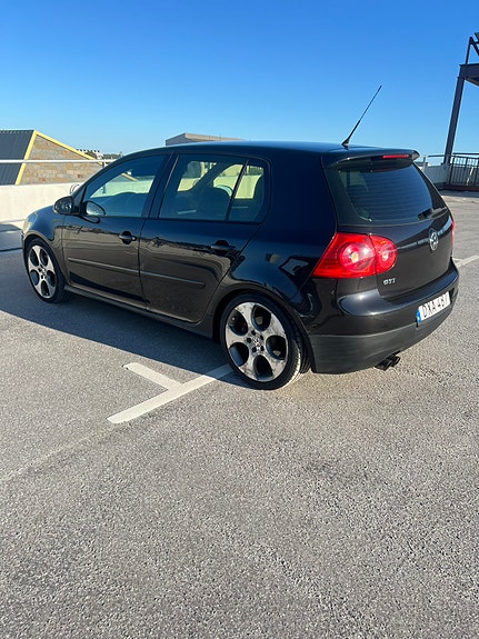 Volkswagen Golf V 5 of 5