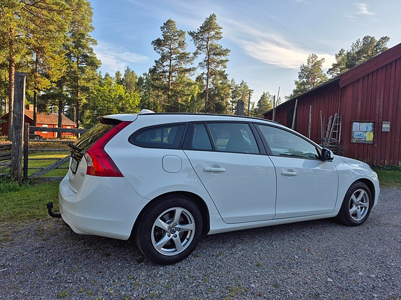 Volvo V60 3 of 5