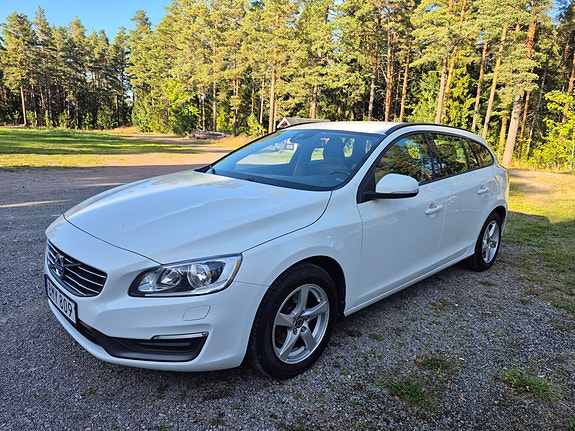 Volvo V60 2 of 5