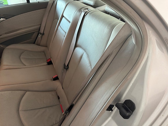 Mercedes-Benz E200 5 of 5