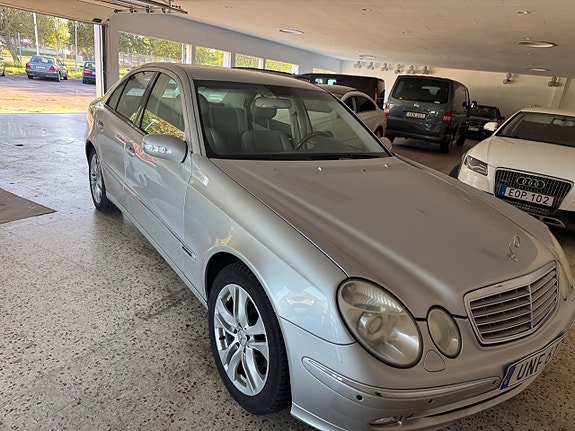 Mercedes-Benz E200 2 of 5