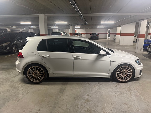 Volkswagen Golf VII 4 of 8