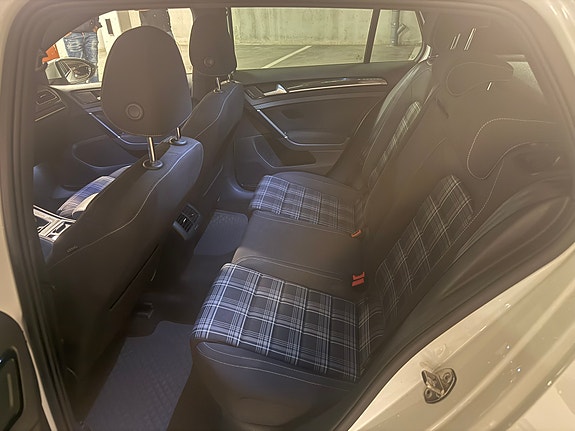 Volkswagen Golf VII 8 of 8