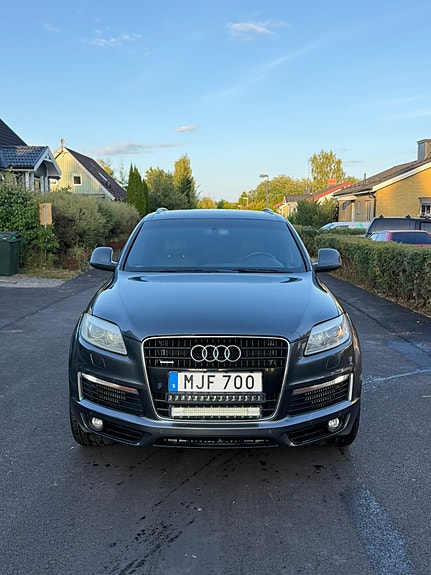 Audi Q7 2 of 30