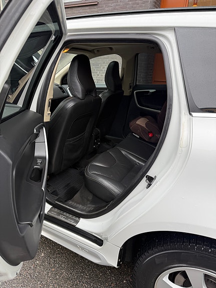 Volvo XC60 5 of 11