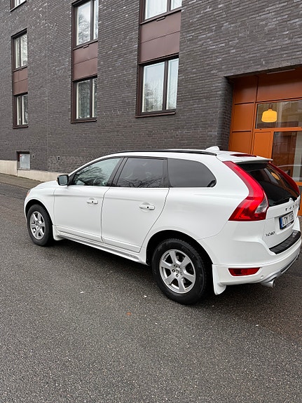 Volvo XC60 2 of 11
