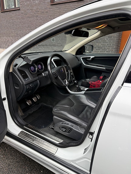 Volvo XC60 7 of 11