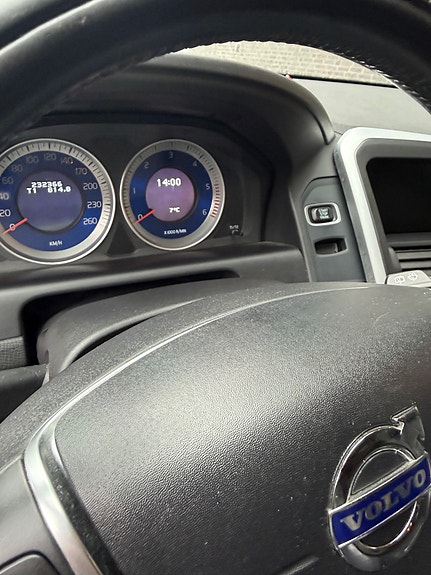 Volvo XC60 3 of 11