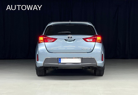 Toyota Auris 5 of 23