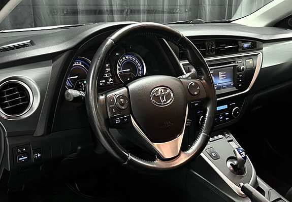 Toyota Auris 10 of 23