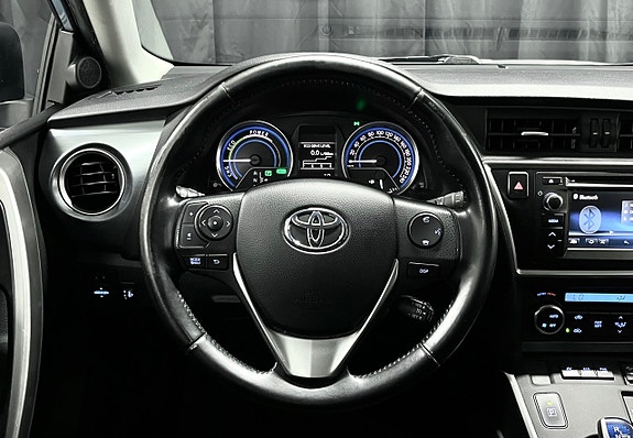 Toyota Auris 12 of 23
