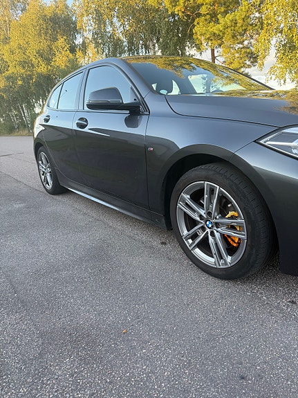 BMW 118i 3 of 8