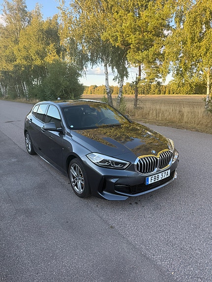 BMW 118i 2 of 8