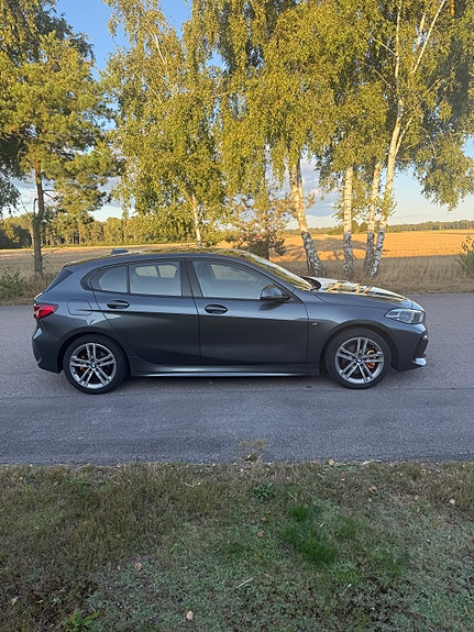 BMW 118i 4 of 8