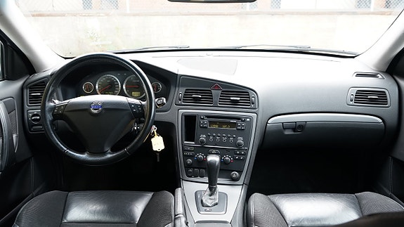 Volvo V70 12 of 17