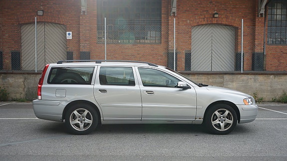 Volvo V70 3 of 17