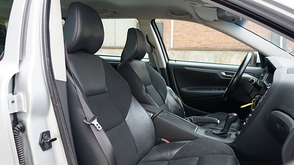 Volvo V70 9 of 17