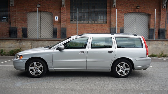 Volvo V70 4 of 17
