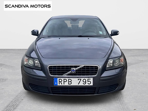 Volvo S40 2 of 19