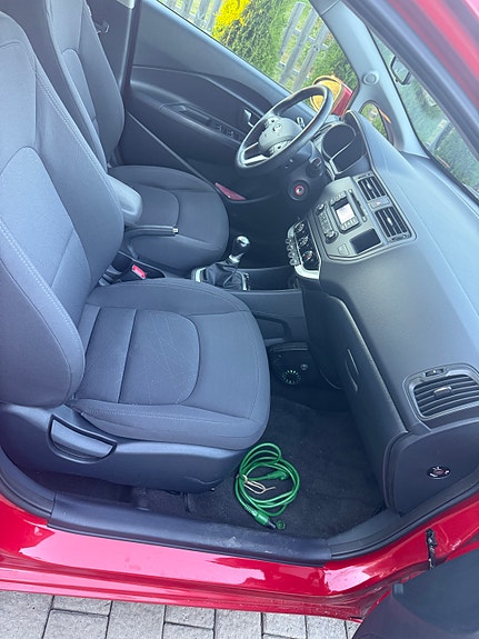 Kia Rio 4 of 9