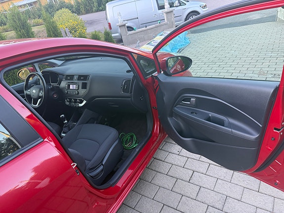 Kia Rio 5 of 9