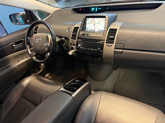 Toyota Prius 10 of 14