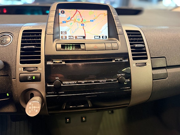 Toyota Prius 7 of 14