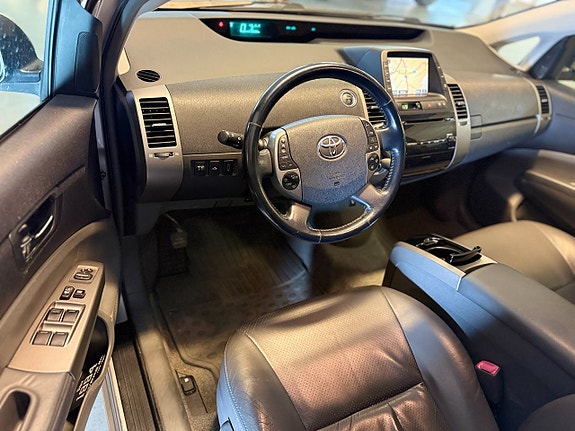 Toyota Prius 9 of 14