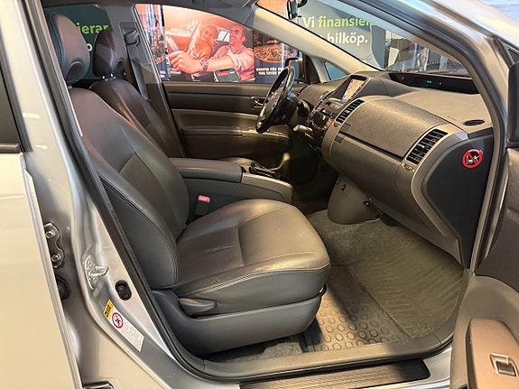 Toyota Prius 5 of 14