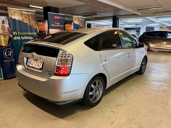 Toyota Prius 2 of 14