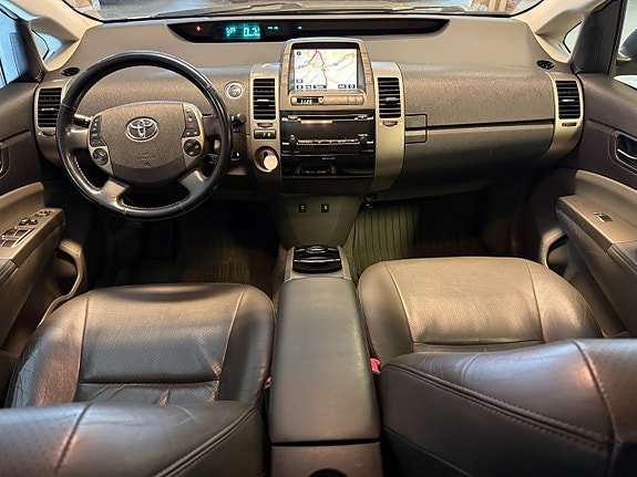 Toyota Prius 8 of 14