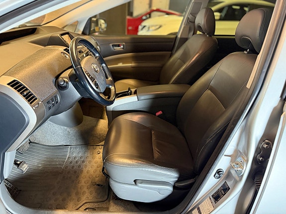 Toyota Prius 6 of 14