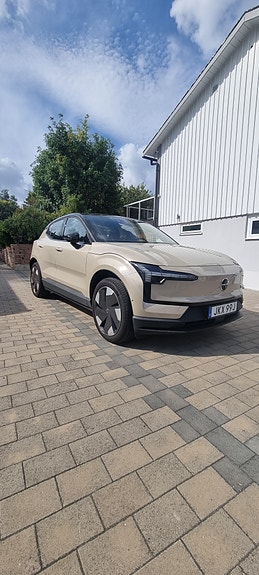Volvo EX30 2 of 11