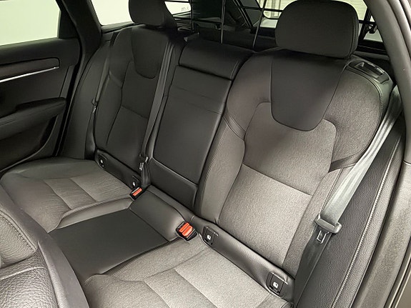 Volvo V90 Cross Country 16 of 19