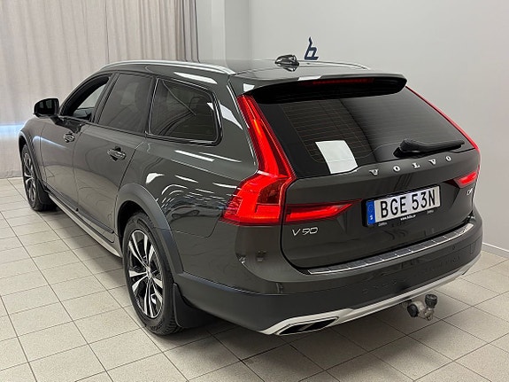 Volvo V90 Cross Country 3 of 19