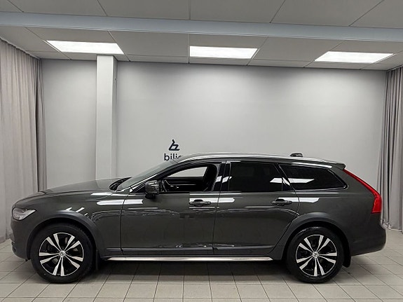 Volvo V90 Cross Country 2 of 19