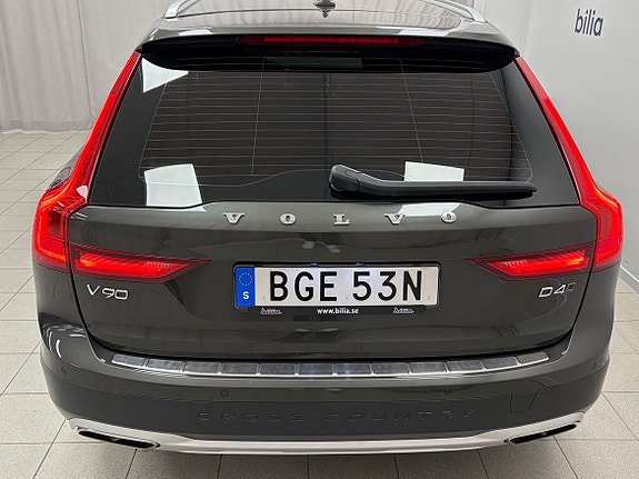 Volvo V90 Cross Country 4 of 19
