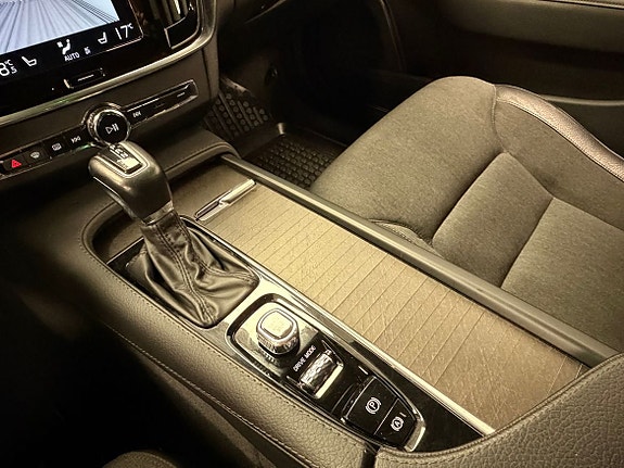 Volvo V90 Cross Country 14 of 19
